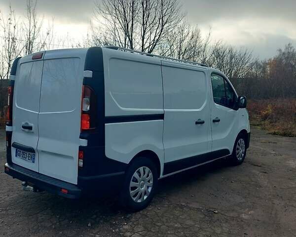 Белый Рено Трафик, объемом двигателя 2 л и пробегом 185 тыс. км за 17300 $, фото 2 на Automoto.ua