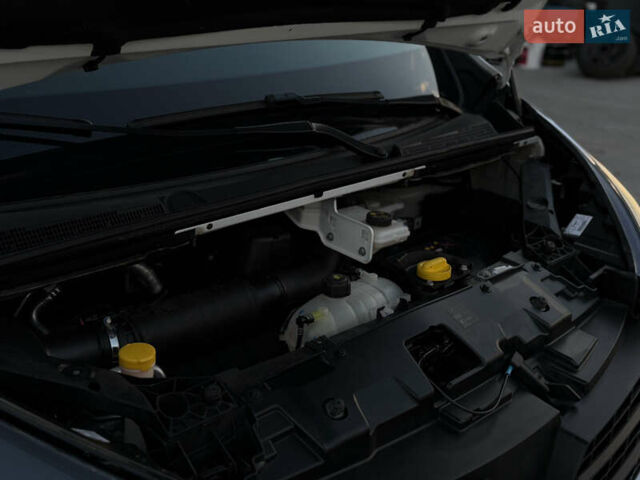 Белый Рено Трафик, объемом двигателя 2 л и пробегом 118 тыс. км за 18700 $, фото 12 на Automoto.ua