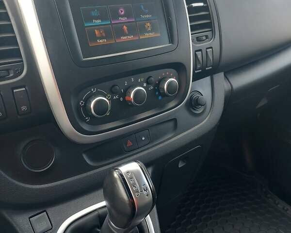 Белый Рено Трафик, объемом двигателя 2 л и пробегом 185 тыс. км за 17300 $, фото 40 на Automoto.ua