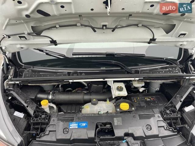 Білий Рено Трафік, об'ємом двигуна 2 л та пробігом 45 тис. км за 18900 $, фото 13 на Automoto.ua