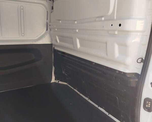 Белый Рено Трафик, объемом двигателя 0 л и пробегом 188 тыс. км за 16000 $, фото 15 на Automoto.ua