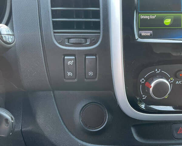 Белый Рено Трафик, объемом двигателя 2 л и пробегом 177 тыс. км за 14700 $, фото 6 на Automoto.ua