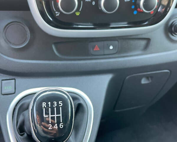 Белый Рено Трафик, объемом двигателя 2 л и пробегом 177 тыс. км за 14700 $, фото 9 на Automoto.ua