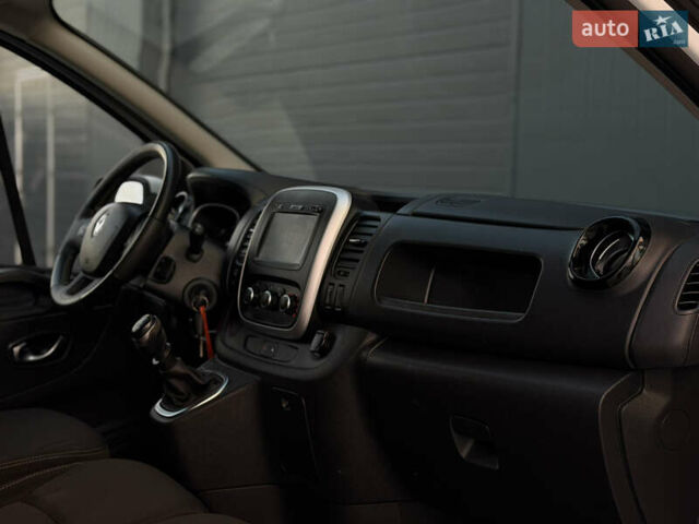 Белый Рено Трафик, объемом двигателя 2 л и пробегом 118 тыс. км за 18700 $, фото 56 на Automoto.ua