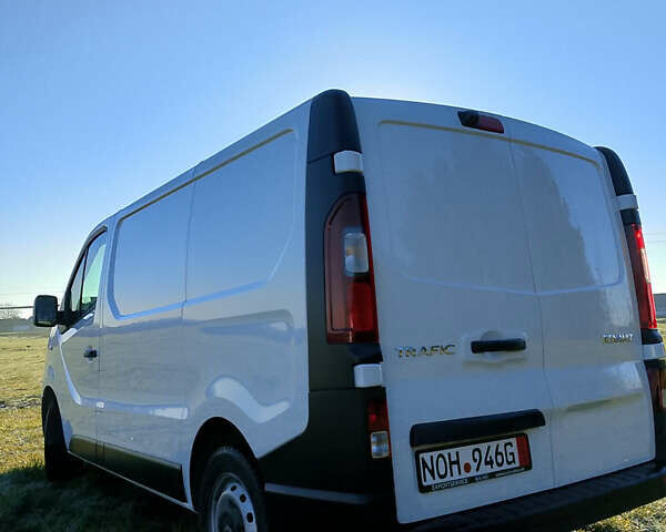 Белый Рено Трафик, объемом двигателя 2 л и пробегом 177 тыс. км за 14700 $, фото 2 на Automoto.ua