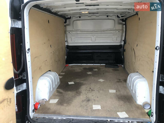 Білий Рено Трафік, об'ємом двигуна 2 л та пробігом 257 тис. км за 16800 $, фото 4 на Automoto.ua