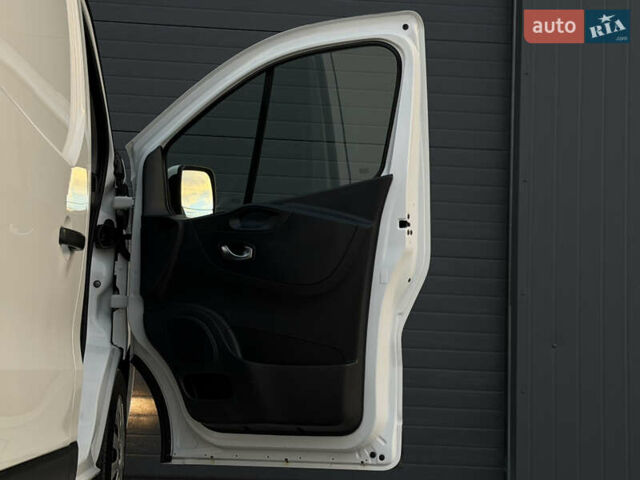 Белый Рено Трафик, объемом двигателя 2 л и пробегом 118 тыс. км за 18700 $, фото 42 на Automoto.ua