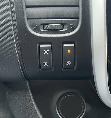 Белый Рено Трафик, объемом двигателя 2 л и пробегом 201 тыс. км за 16200 $, фото 39 на Automoto.ua