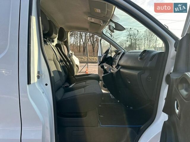 Белый Рено Трафик, объемом двигателя 2 л и пробегом 145 тыс. км за 18000 $, фото 18 на Automoto.ua
