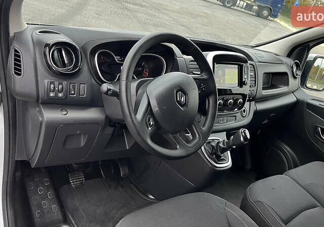 Белый Рено Трафик, объемом двигателя 2 л и пробегом 201 тыс. км за 16200 $, фото 44 на Automoto.ua