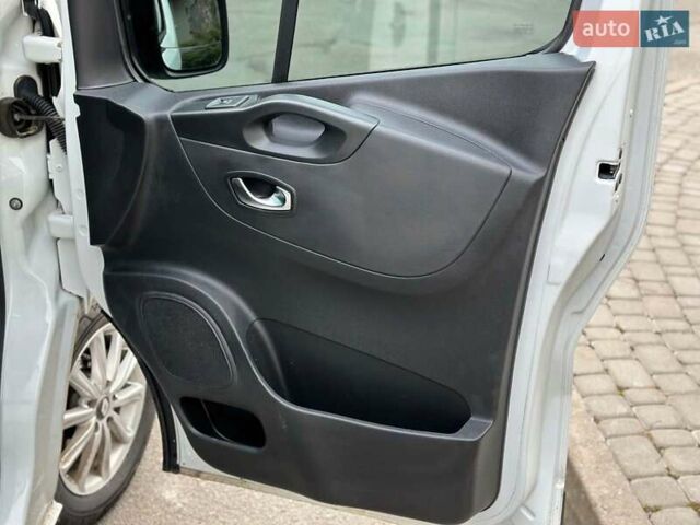 Білий Рено Трафік, об'ємом двигуна 2 л та пробігом 207 тис. км за 18100 $, фото 16 на Automoto.ua