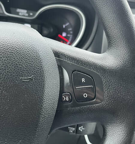 Белый Рено Трафик, объемом двигателя 2 л и пробегом 201 тыс. км за 16200 $, фото 42 на Automoto.ua