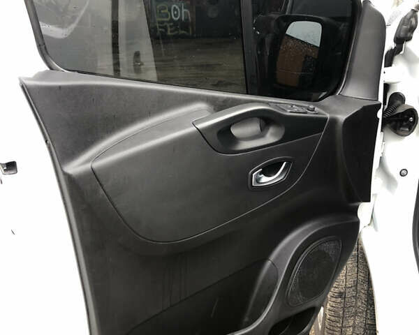 Білий Рено Трафік, об'ємом двигуна 2 л та пробігом 257 тис. км за 16800 $, фото 9 на Automoto.ua