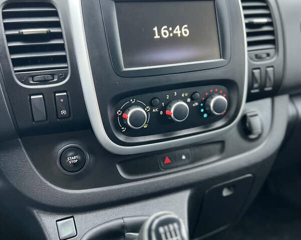 Белый Рено Трафик, объемом двигателя 2 л и пробегом 168 тыс. км за 18950 $, фото 27 на Automoto.ua