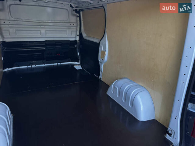 Белый Рено Трафик, объемом двигателя 2 л и пробегом 96 тыс. км за 20550 $, фото 25 на Automoto.ua