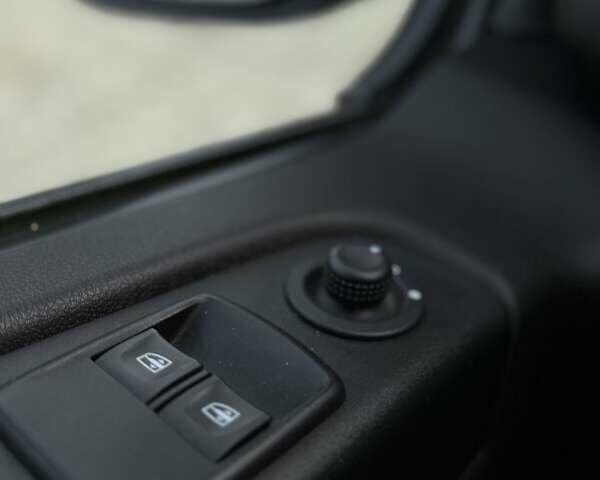 Белый Рено Трафик, объемом двигателя 1.6 л и пробегом 206 тыс. км за 16700 $, фото 43 на Automoto.ua