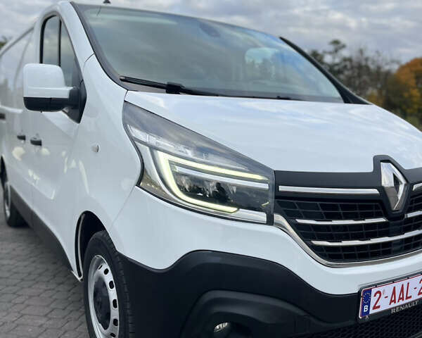 Белый Рено Трафик, объемом двигателя 2 л и пробегом 201 тыс. км за 16200 $, фото 5 на Automoto.ua