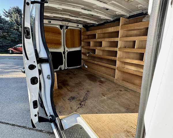 Белый Рено Трафик, объемом двигателя 2 л и пробегом 182 тыс. км за 17673 $, фото 62 на Automoto.ua