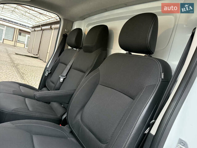 Белый Рено Трафик, объемом двигателя 2 л и пробегом 116 тыс. км за 17700 $, фото 43 на Automoto.ua