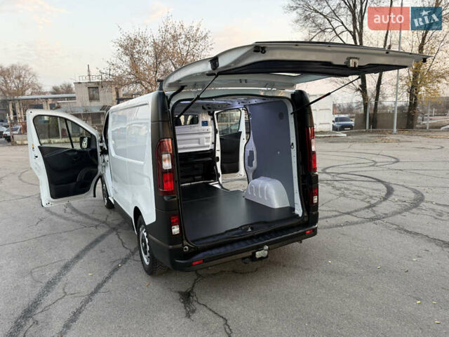 Белый Рено Трафик, объемом двигателя 2 л и пробегом 130 тыс. км за 18999 $, фото 111 на Automoto.ua