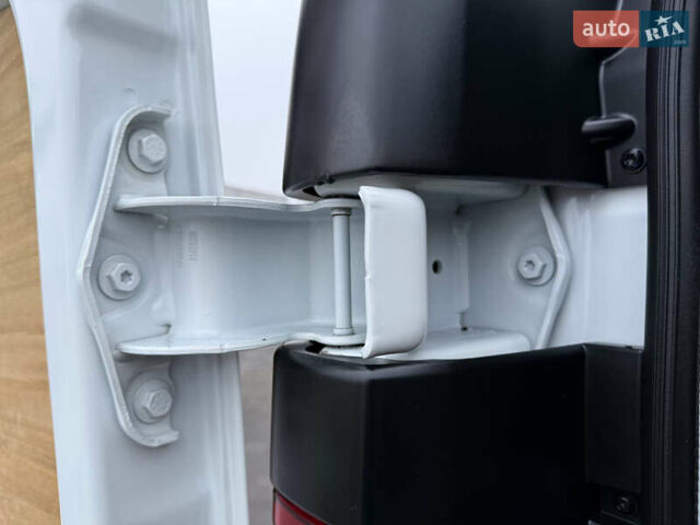 Белый Рено Трафик, объемом двигателя 2 л и пробегом 259 тыс. км за 16400 $, фото 70 на Automoto.ua