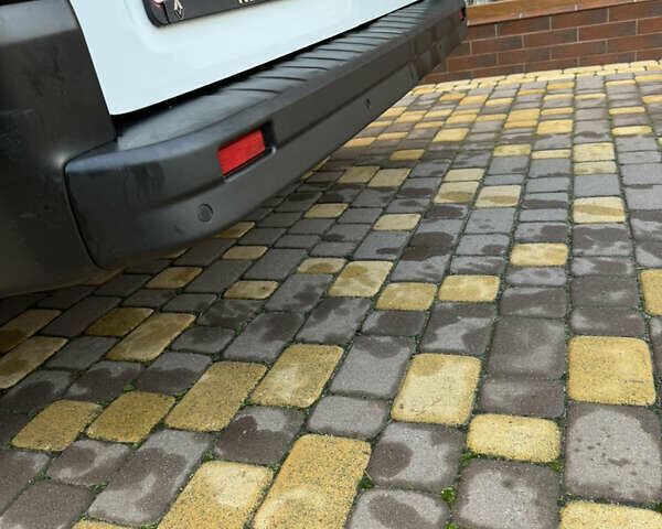 Белый Рено Трафик, объемом двигателя 2 л и пробегом 213 тыс. км за 16900 $, фото 17 на Automoto.ua