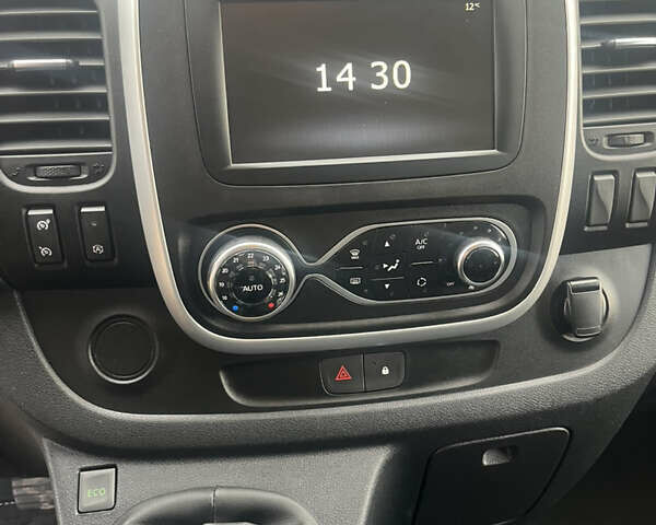 Білий Рено Трафік, об'ємом двигуна 2 л та пробігом 150 тис. км за 16950 $, фото 24 на Automoto.ua