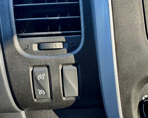 Белый Рено Трафик, объемом двигателя 2 л и пробегом 182 тыс. км за 17673 $, фото 43 на Automoto.ua