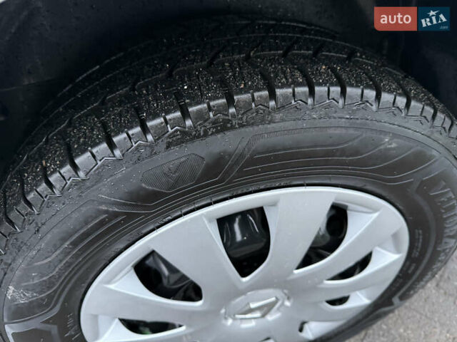 Белый Рено Трафик, объемом двигателя 2 л и пробегом 259 тыс. км за 16400 $, фото 28 на Automoto.ua