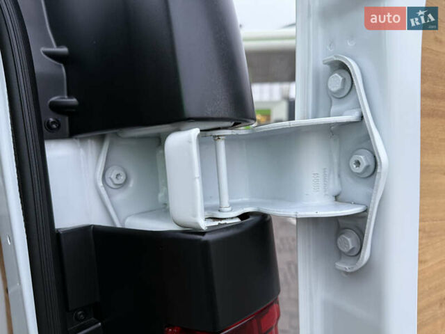 Белый Рено Трафик, объемом двигателя 2 л и пробегом 259 тыс. км за 16400 $, фото 72 на Automoto.ua