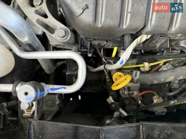 Білий Рено Трафік, об'ємом двигуна 2 л та пробігом 200 тис. км за 18900 $, фото 24 на Automoto.ua