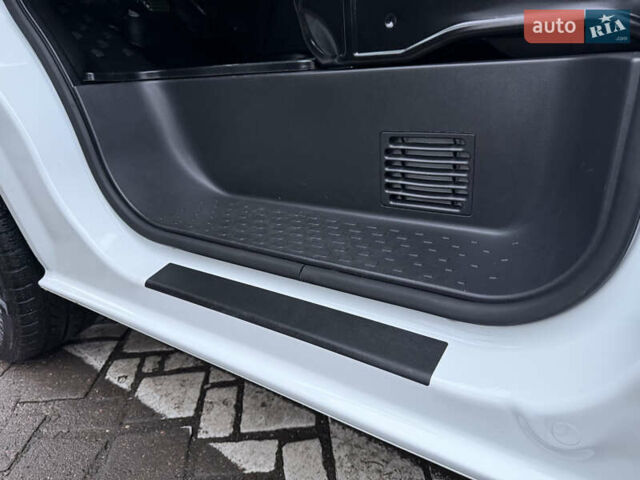 Белый Рено Трафик, объемом двигателя 2 л и пробегом 259 тыс. км за 16400 $, фото 40 на Automoto.ua