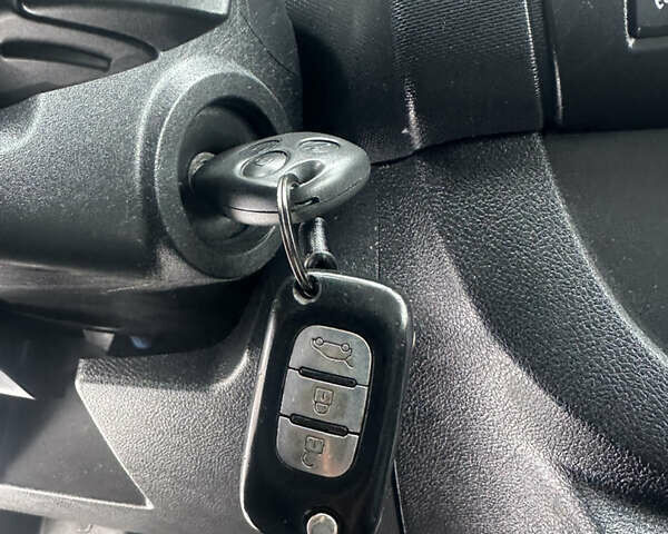 Білий Рено Трафік, об'ємом двигуна 2 л та пробігом 140 тис. км за 17500 $, фото 55 на Automoto.ua