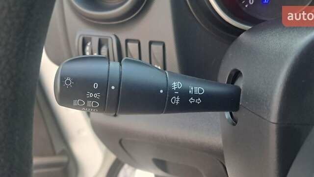 Белый Рено Трафик, объемом двигателя 2 л и пробегом 109 тыс. км за 19777 $, фото 27 на Automoto.ua