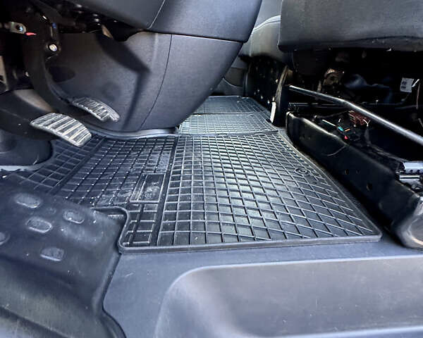 Белый Рено Трафик, объемом двигателя 2 л и пробегом 182 тыс. км за 17673 $, фото 22 на Automoto.ua