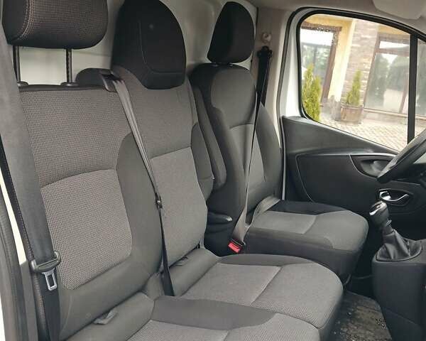 Белый Рено Трафик, объемом двигателя 2 л и пробегом 230 тыс. км за 14200 $, фото 11 на Automoto.ua