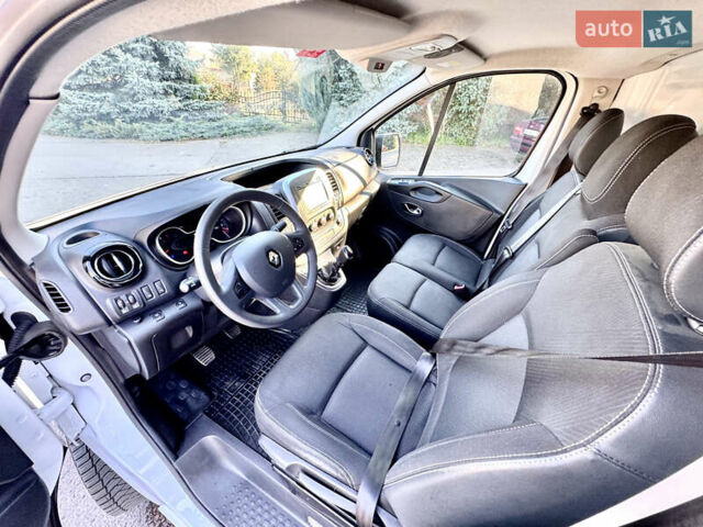 Белый Рено Трафик, объемом двигателя 2 л и пробегом 182 тыс. км за 17673 $, фото 29 на Automoto.ua