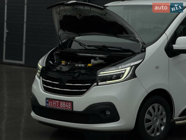 Белый Рено Трафик, объемом двигателя 2 л и пробегом 217 тыс. км за 18800 $, фото 15 на Automoto.ua