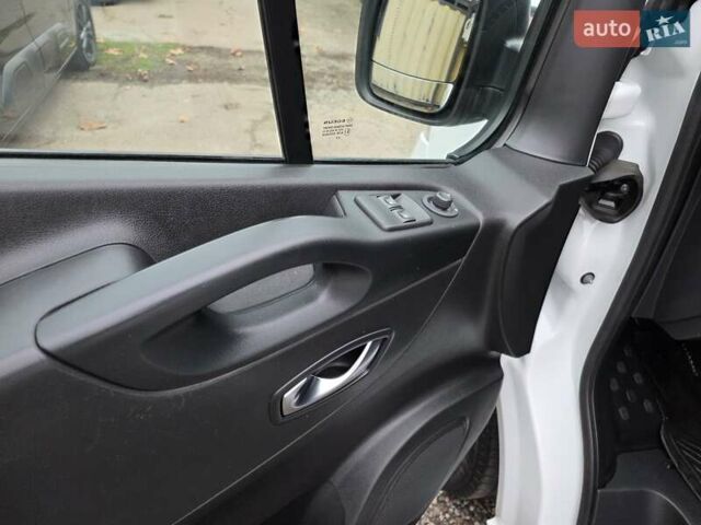 Белый Рено Трафик, объемом двигателя 2 л и пробегом 204 тыс. км за 18700 $, фото 22 на Automoto.ua