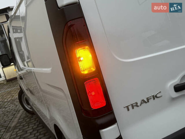 Белый Рено Трафик, объемом двигателя 2 л и пробегом 116 тыс. км за 17700 $, фото 28 на Automoto.ua