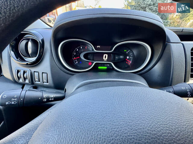 Белый Рено Трафик, объемом двигателя 2 л и пробегом 182 тыс. км за 17673 $, фото 34 на Automoto.ua