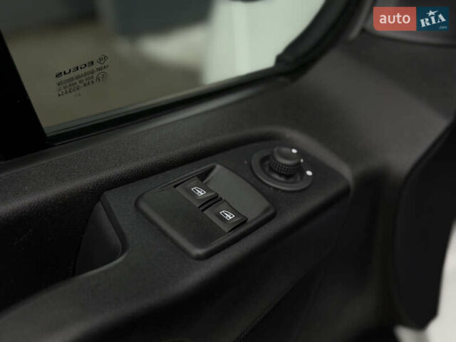 Белый Рено Трафик, объемом двигателя 2 л и пробегом 217 тыс. км за 18800 $, фото 51 на Automoto.ua