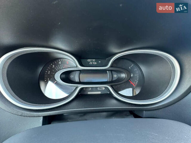 Білий Рено Трафік, об'ємом двигуна 2 л та пробігом 100 тис. км за 21400 $, фото 25 на Automoto.ua