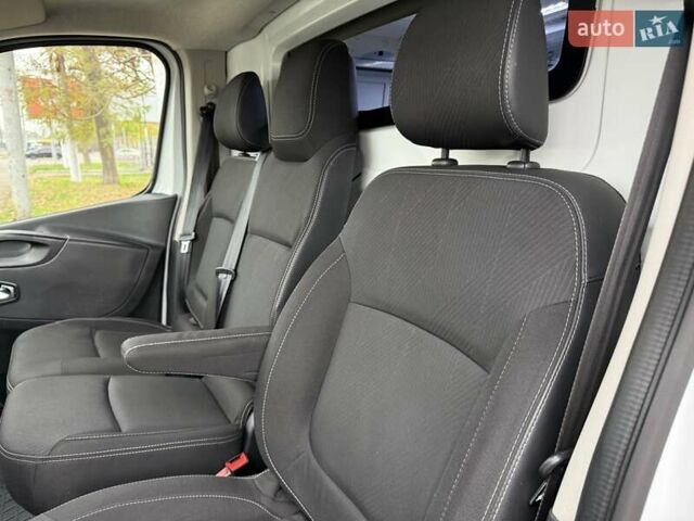 Белый Рено Трафик, объемом двигателя 2 л и пробегом 166 тыс. км за 19700 $, фото 22 на Automoto.ua