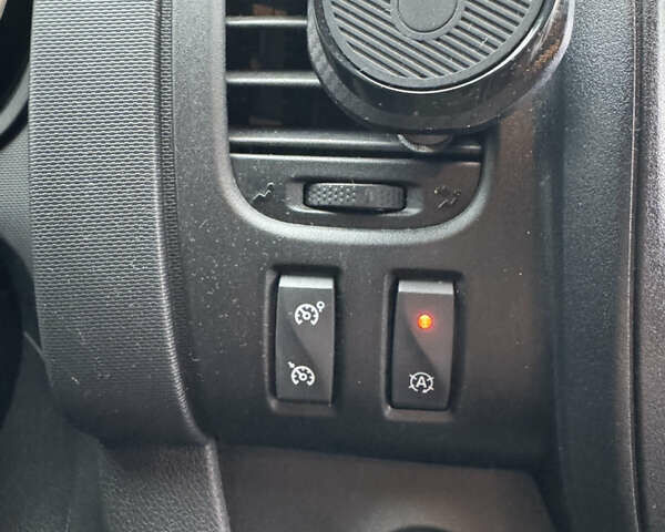 Білий Рено Трафік, об'ємом двигуна 2 л та пробігом 116 тис. км за 19450 $, фото 60 на Automoto.ua