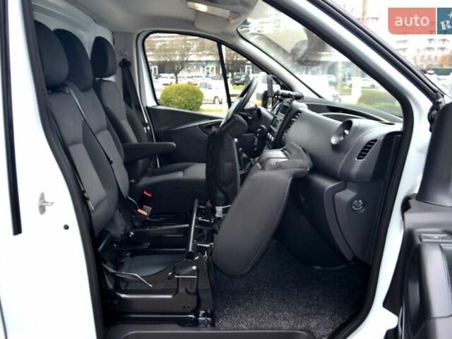 Белый Рено Трафик, объемом двигателя 2 л и пробегом 236 тыс. км за 16900 $, фото 128 на Automoto.ua