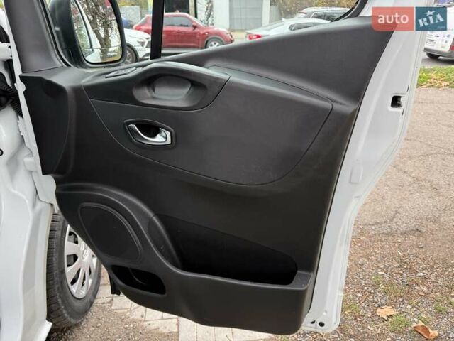 Белый Рено Трафик, объемом двигателя 2 л и пробегом 166 тыс. км за 19700 $, фото 26 на Automoto.ua