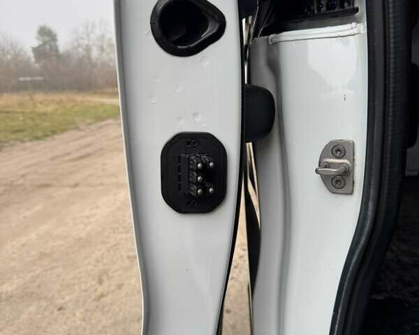 Білий Рено Трафік, об'ємом двигуна 2 л та пробігом 116 тис. км за 19450 $, фото 36 на Automoto.ua