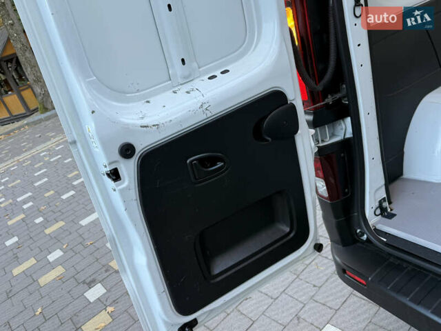 Белый Рено Трафик, объемом двигателя 2 л и пробегом 115 тыс. км за 19500 $, фото 66 на Automoto.ua