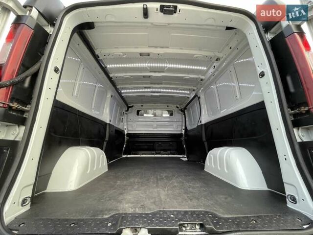 Белый Рено Трафик, объемом двигателя 2 л и пробегом 251 тыс. км за 17500 $, фото 27 на Automoto.ua